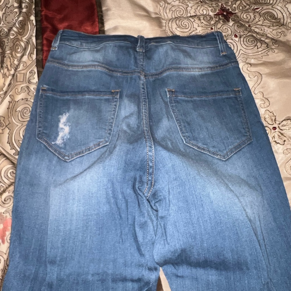 High waist, jeggings with rips. Lots of stretch, skinny Jean, size 13